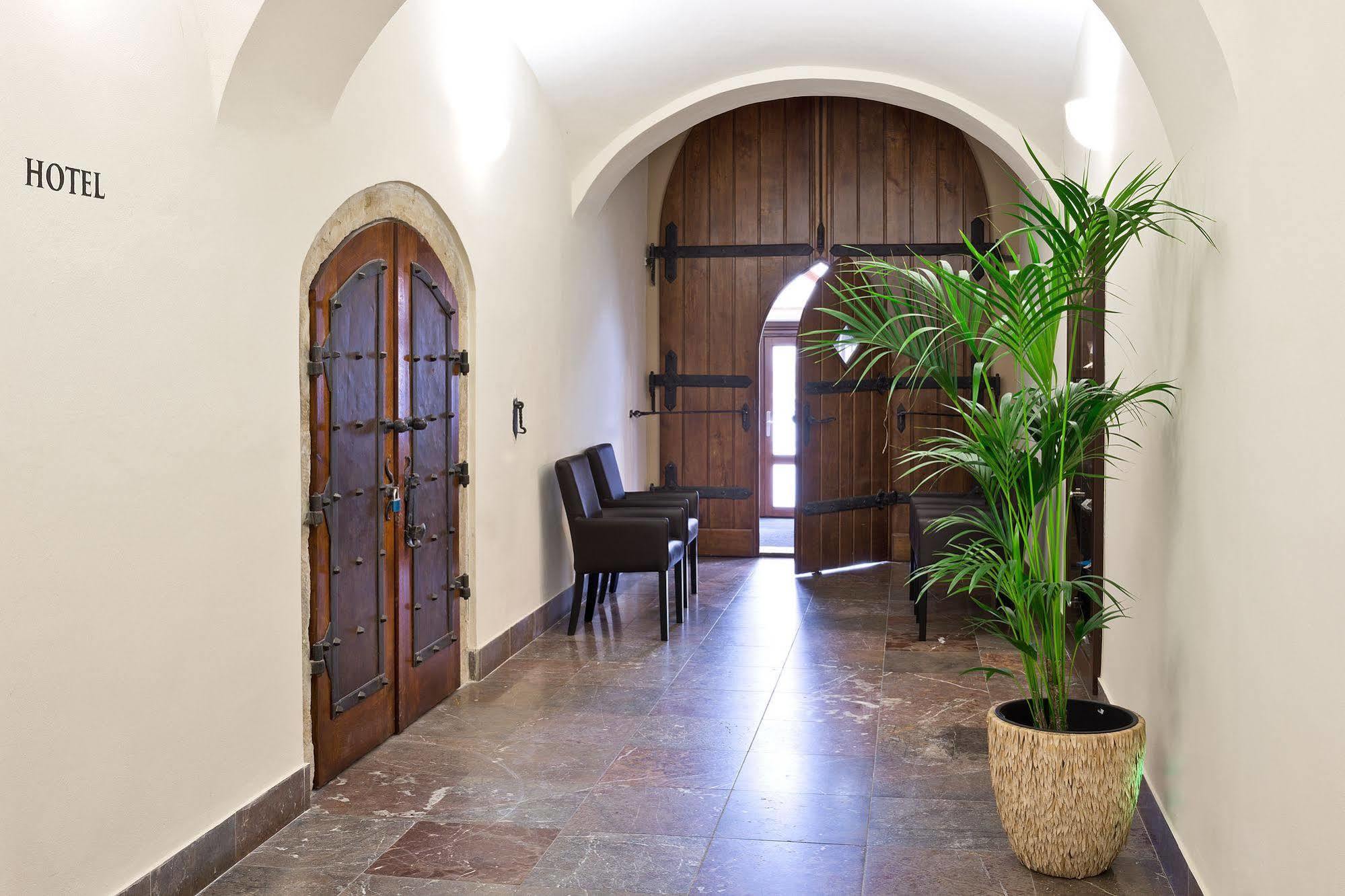 Hotel U Hada Zatec Exterior foto